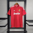 camisa-real-madrid-madri-third-terceira-3-2011-12-adidas-bwin-retro-vintage-masculina-masculino-vermelha-vermelho-branca-branco-cr7-cristiano-ronaldo-benzema-higuain-kaka-di-maria-xabi-alonso-ozil-sergio-ramos-marcelo-khedira
