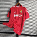 camisa-real-madrid-madri-third-terceira-3-2011-12-adidas-bwin-retro-vintage-masculina-masculino-vermelha-vermelho-branca-branco-cr7-cristiano-ronaldo-benzema-higuain-kaka-di-maria-xabi-alonso-ozil-sergio-ramos-marcelo-khedira
