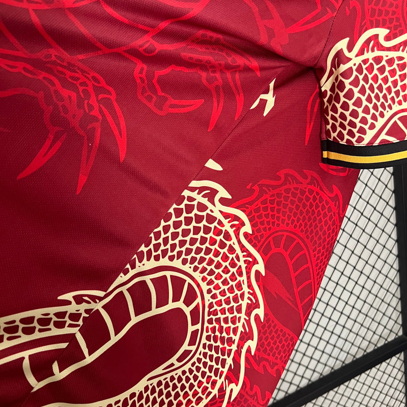 camisa-real-madrid-madrid-edicao-especial-dragao-2024-25-adidas-emirates-fly-better-torcedor-masculina-masculino-preto-preta-vini-jr-mbappe-dourado-dourada-dorado-dorada-vermelho-vermelha-rodrygo-modric-bellingham-endrick-valverde-carvajal