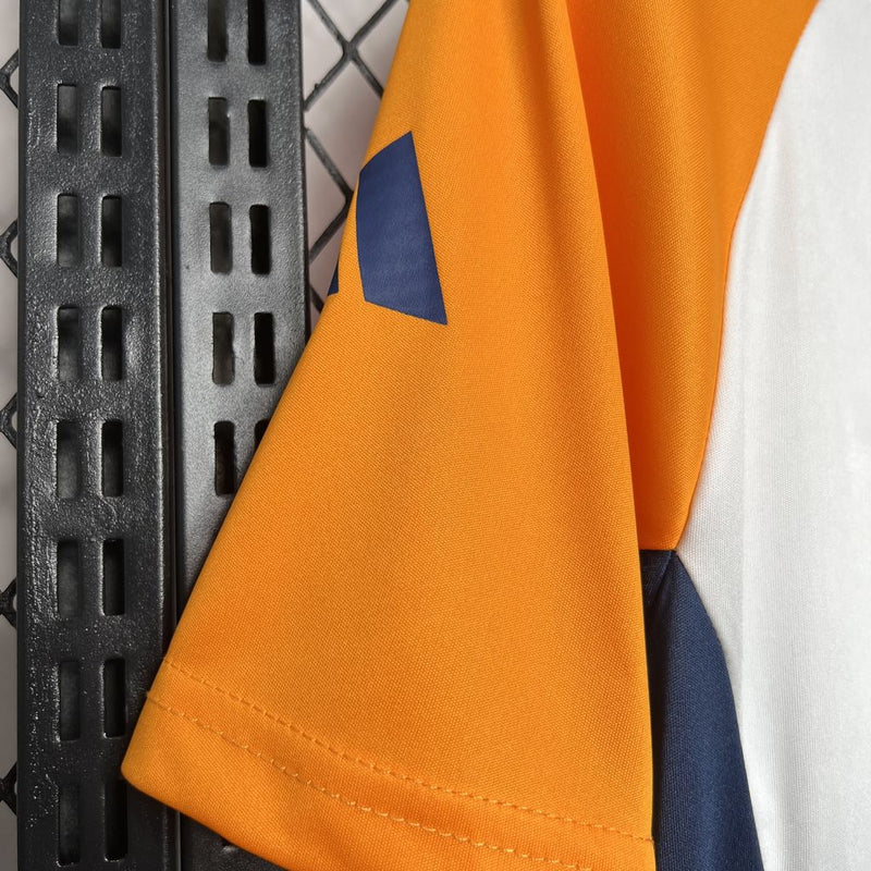 camisa-real-madrid-madrid-treino-2024-25-adidas-emirates-fly-better-torcedor-masculina-masculino-branca-branco-azul-laranja-vini-jr-mbappe-rodrygo-modric-bellingham-asencio-endrick-valverde-alaba-camavinga-tchouameni-carvajal-lucas-vasquez
