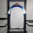 camisa-selecao-inglaterra-home-1-titular-2022-23-nike-torcedor-masculina-masculino-branca-branco-azul-bellingham-saka-hary-kane
