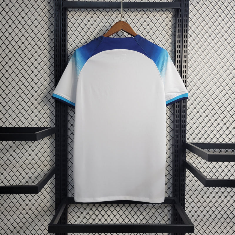camisa-selecao-inglaterra-home-1-titular-2022-23-nike-torcedor-masculina-masculino-branca-branco-azul-bellingham-saka-hary-kane
