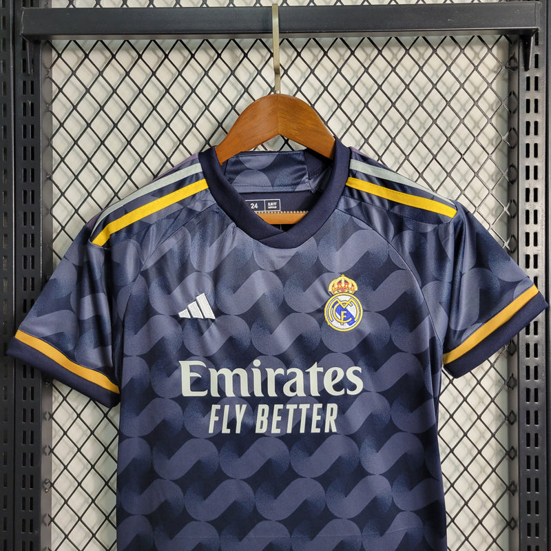 conjunto-kit-infaltil-kids-real-madrid-madri-away-reserva-2-2023-24-adidas-torcedor-azul-fcb-emirates-fly-better-ronaldo-cr7-vini-jr