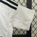 conjunto-kit-infaltil-kids-real-madrid-madri-home-titular-1-2024-25-adidas-torcedor-branco-branca-preto-preta-emirates-fly-better-ronaldo-cr7-vini-jr-mbappe