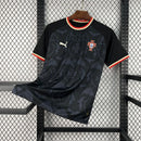 Camisa Seleção Portugal Edição Especial 2026/27 - Puma Torcedor Masculina - Preta/Vermelha