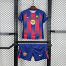 Conjunto Kit Infantil Barcelona Home 2025/26 - Nike Torcedor - Azul/Vermelha
