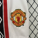 Conjunto Kit Infantil Manchester United Home 1998/99 - Umbro Retrô - Vermelha/Branca