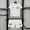 Conjunto Kit Infantil Santos Home 2025/26 - Umbro Torcedor - Branca/Preta