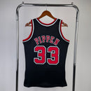 Camisa Regata NBA Chicago Bulls Pippen N°33 - Preta/Vermelha