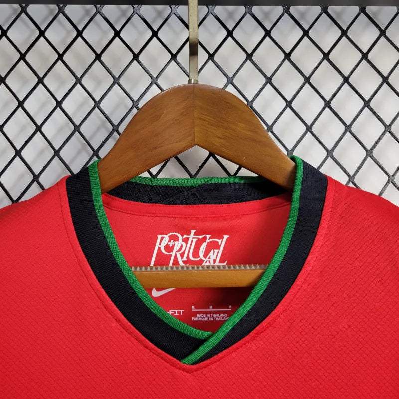 Camisa Seleção Portugal Home 2023/24 - Nike Torcedor Feminina - Vermelha/Preta