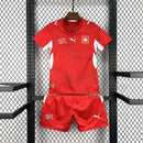 Conjunto Kit Infantil Seleção Suíça Home 2026/27 - Puma Torcedor - Vermelha/Branca