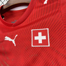 Conjunto Kit Infantil Seleção Suíça Home 2026/27 - Puma Torcedor - Vermelha/Branca