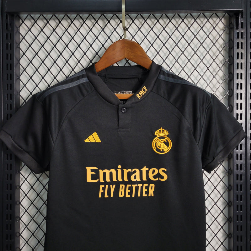 kids-kit-infantii-real-madrid-madri-third-3-terceira-2023-24-adidas-emirates-fly-better-torcedor-preto-preta-dourada-dourado-dorado-dorada-vini-jr-kroos-rodrygo-modric-bellingham-asencio-valverde-alaba-carvajal-lucas-vasquez
