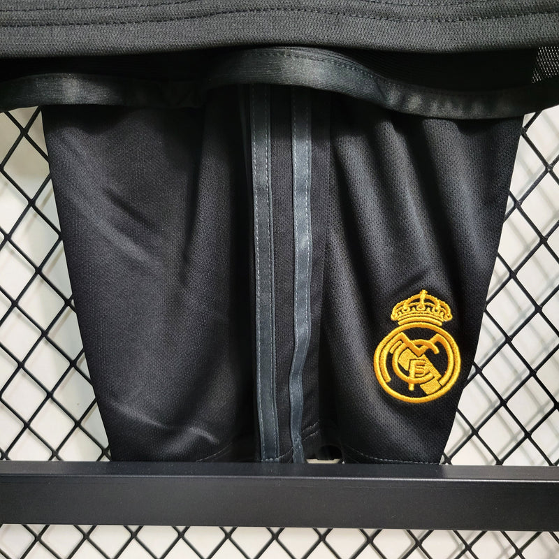kids-kit-infantii-real-madrid-madri-third-3-terceira-2023-24-adidas-emirates-fly-better-torcedor-preto-preta-dourada-dourado-dorado-dorada-vini-jr-kroos-rodrygo-modric-bellingham-asencio-valverde-alaba-carvajal-lucas-vasquez
