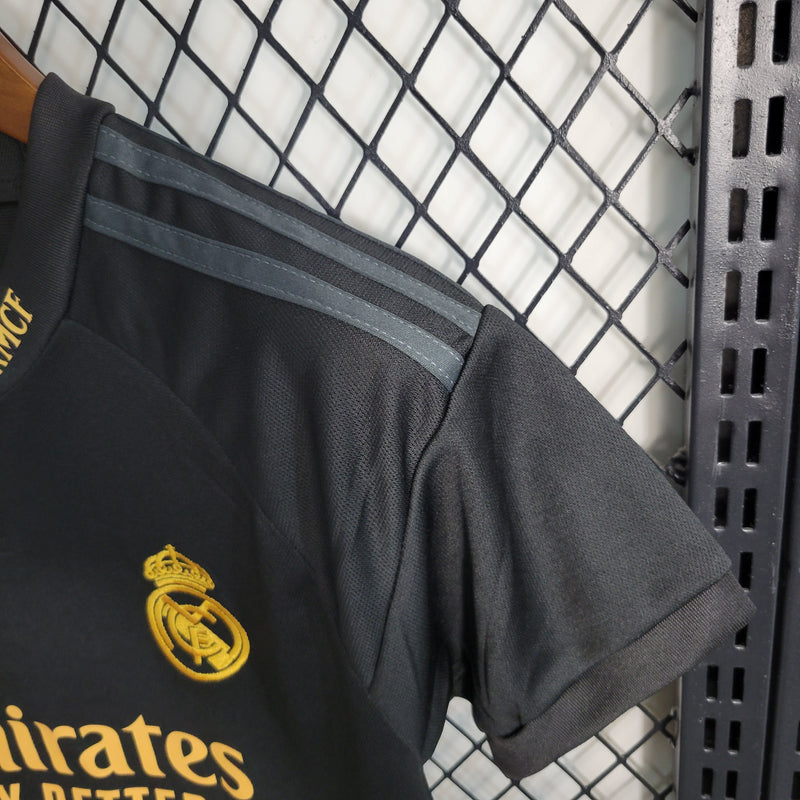 kids-kit-infantii-real-madrid-madri-third-3-terceira-2023-24-adidas-emirates-fly-better-torcedor-preto-preta-dourada-dourado-dorado-dorada-vini-jr-kroos-rodrygo-modric-bellingham-asencio-valverde-alaba-carvajal-lucas-vasquez

