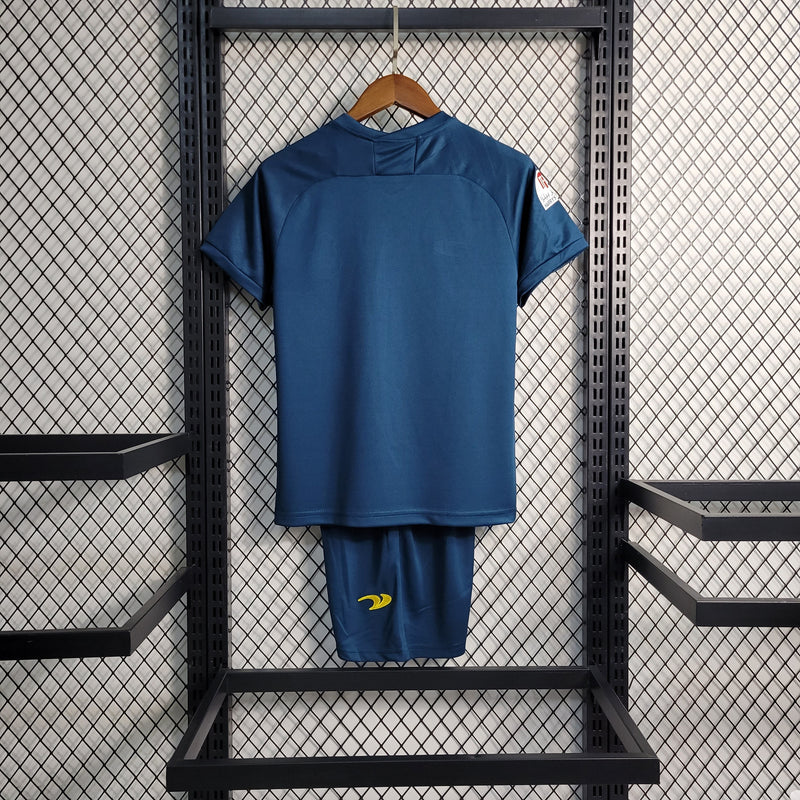 kit-conjunto-infantil-camisa-shorts-al-nassr-away-2-reserva-2022-23-duneus-torcedor-masculina-masculino-azul-amarelo-amarela-cr7-cristiano-ronaldo-alvaro-gonzalez-luiz-gustavo-arabia-shurfah
