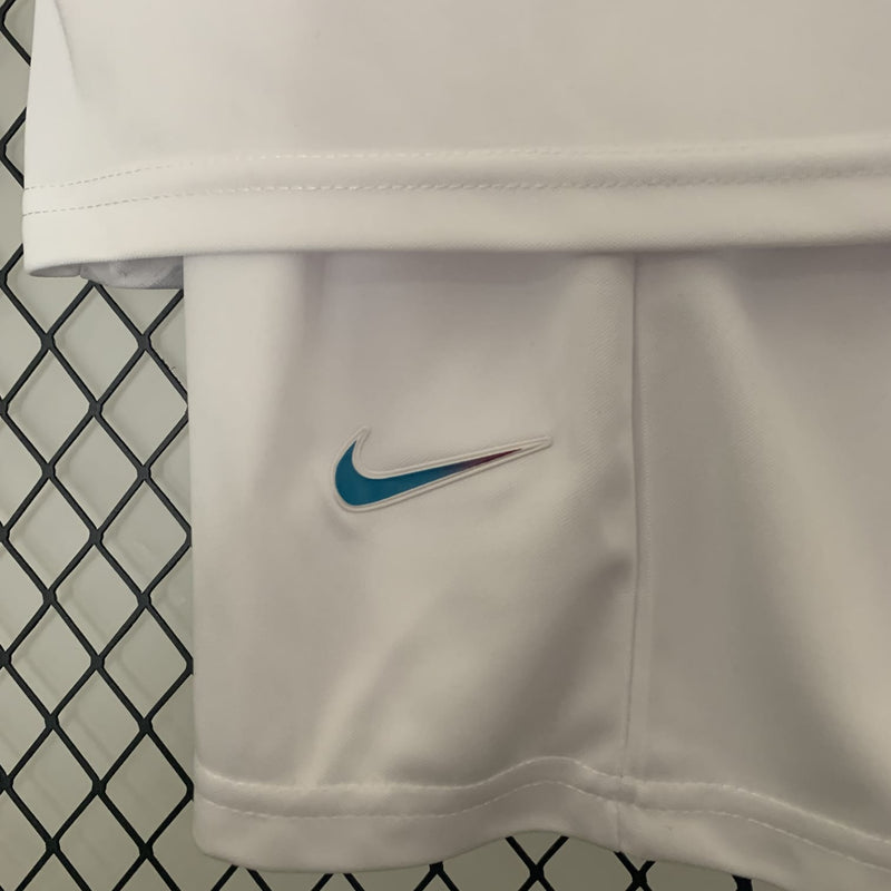 kit-conjunto-infantil-camisa-shorts-al-nassr-third-3-terceira-2023-24-nike-torcedor-masculina-masculino-azul-branco-branca-colorida-refletivel-cr7-cristiano-ronaldo-talisca-mane-kafd-aroya-arabia-saudita
