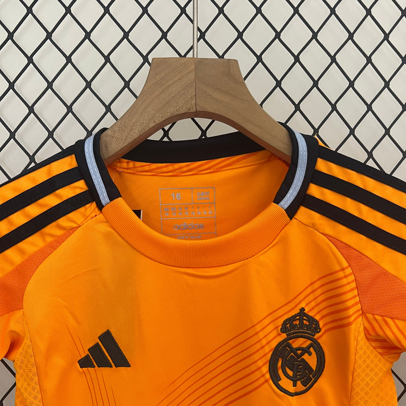 kit-infantil-kids-real-madrid-madri-away-reserva-2-2024-25-adidas-torcedor-laranja-preto-preta-emirates-fly-better-ronaldo-cr7-vini-jr-mbappe
