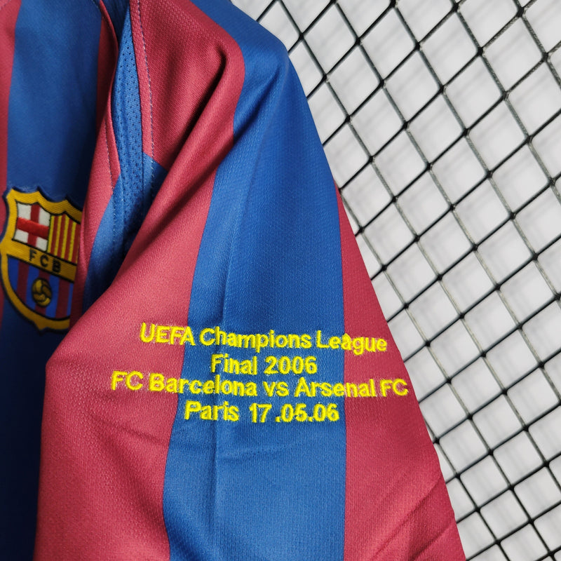 camisa-masculina-barcelona-barca-home-titular-1-2006-nike-retro-azul-vermelho-vermelha-fcb-messi-ronaldinho
