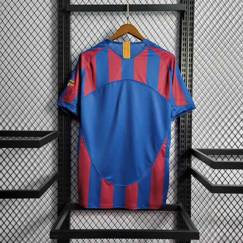 camisa-masculina-barcelona-barca-home-titular-1-2006-nike-retro-azul-vermelho-vermelha-fcb-messi-ronaldinho
